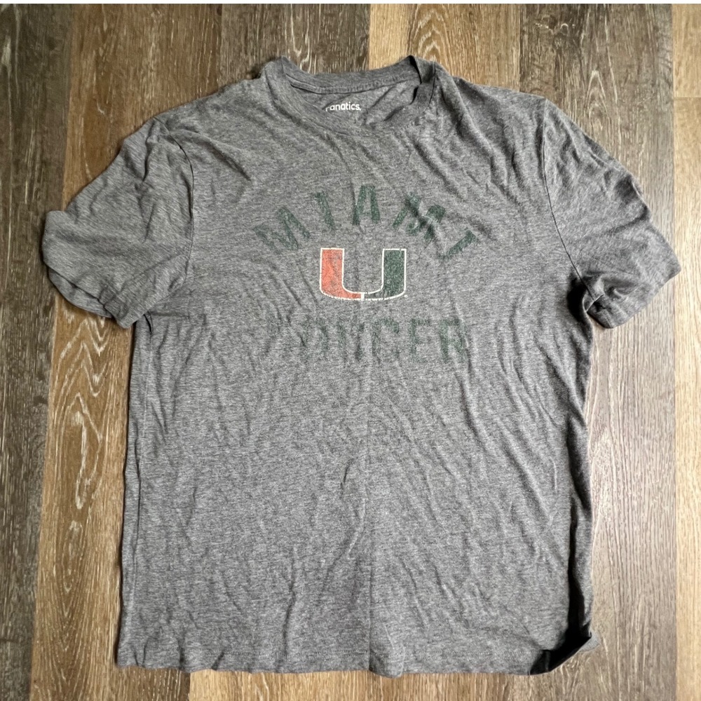 Fanatics Miami Hurricanes T-Shirt Mens Large Gray Distressed Logo‎ Short Sleeve